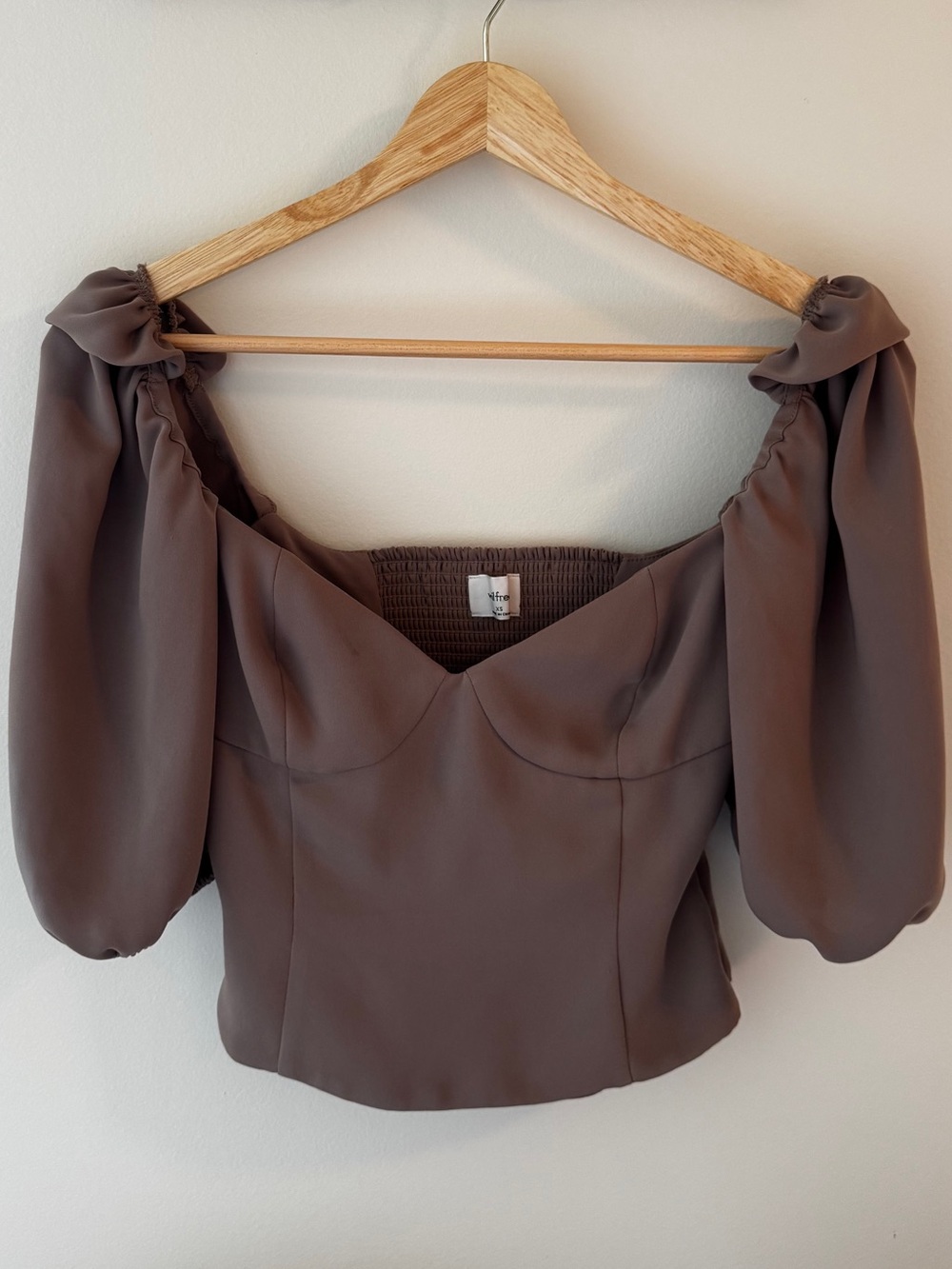 Beige Aritzia Wilfred Novella Blouse Sweetheart Bustier Style Smocked Blouse XS